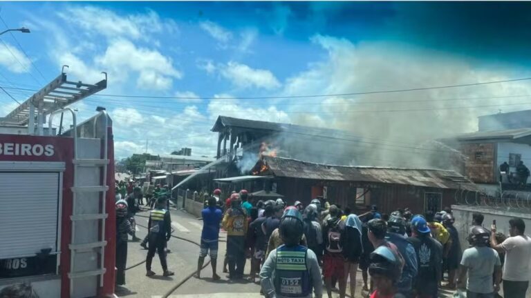 VÍDEO: Casas pegam fogo após curto-circuito, no interior do AM