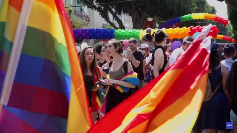 Dono de bar LGBTQIA+ é preso por “extremismo” na Rússia