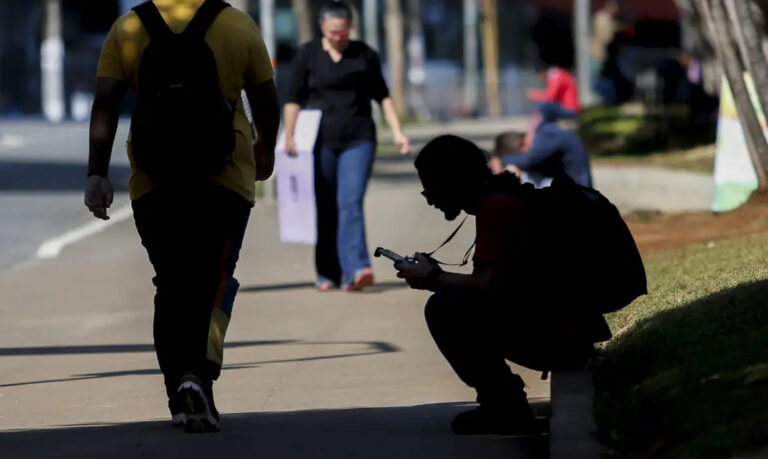 Um a cada cinco jovens brasileiros não estuda nem trabalha, diz pesquisa
