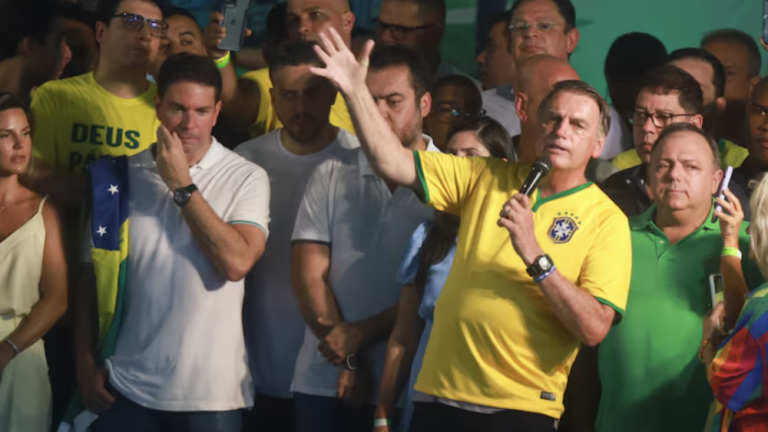 Bolsonaro lança Ramagem no Rio: “Mundo cai na cabeça dele. Como vem caindo também na minha cabeça”