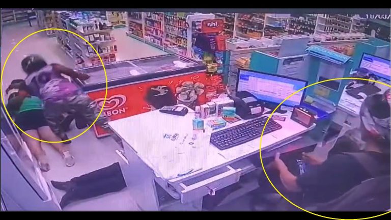VÍDEOS: Dupla obriga clientes a deitarem no chão durante assalto a drogaria, em Manaus