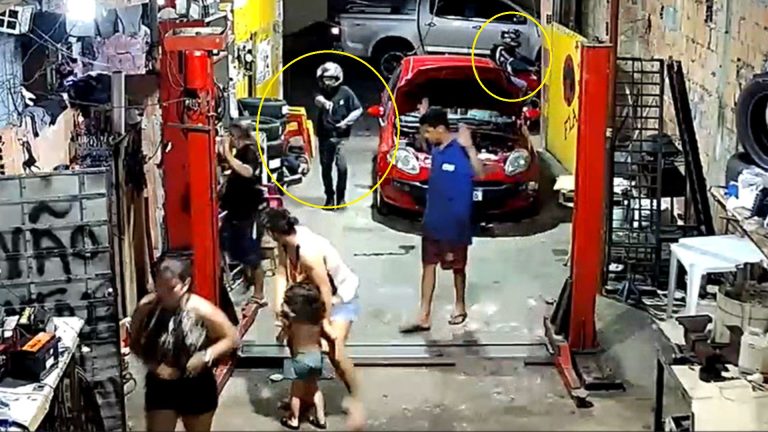 VÍDEOS: Assaltantes invadem e ‘tocam terror’ em oficina de Manaus