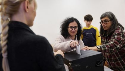 Com 99% das urnas apuradas, centro-direita lidera em Portugal