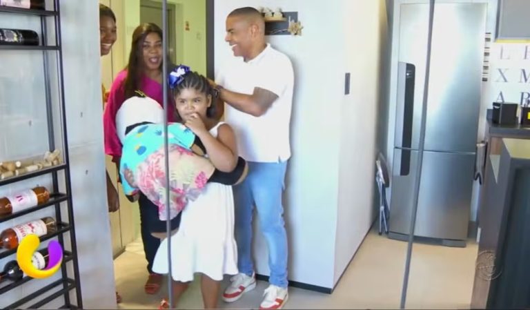 Mãe de Davi, do ‘BBB 24’, se muda para apartamento alugado por emissora de TV, na Bahia