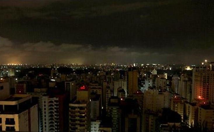 Apagão em Manaus: Amazonas Energia é notificada por Procon municipal e estadual
