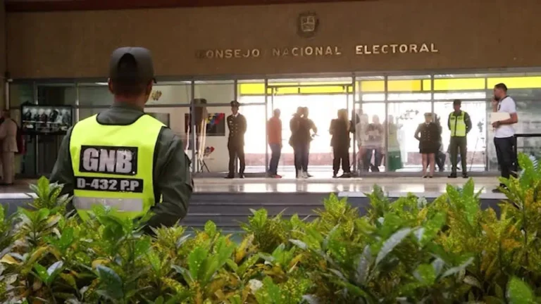 Na Venezuela, partidos de oposição se unem em candidatura contra Maduro