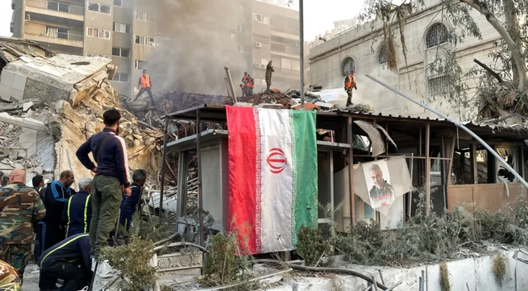 Irã acusa Israel de matar comandante militar em ataque a consulado na Síria