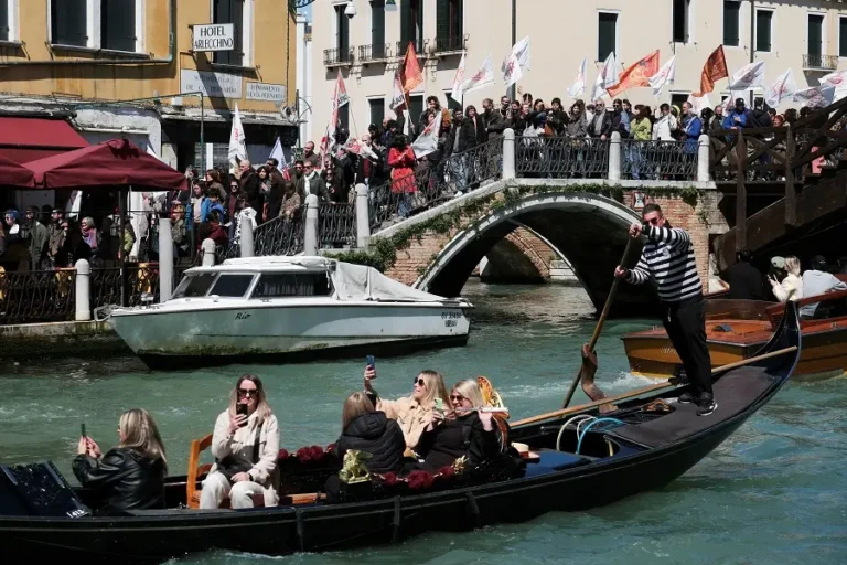 Veneza começa a cobrar taxa de turistas; veja quem tem que pagar   