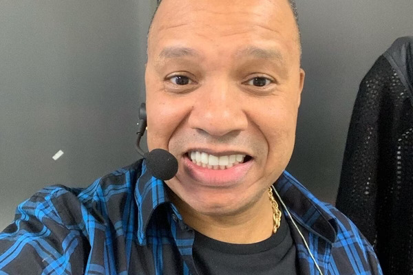 Anderson, vocalista do grupo Molejo, deixa UTI, mas continuará internado
