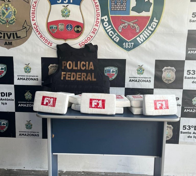 PF prende quatro pessoas por tráfico no AM; Ao todo, foram apreendidos 32kg de pasta base de cocaína
