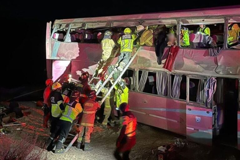 No Chile, duas brasileiras morrem após ônibus capotar no deserto do Atacama