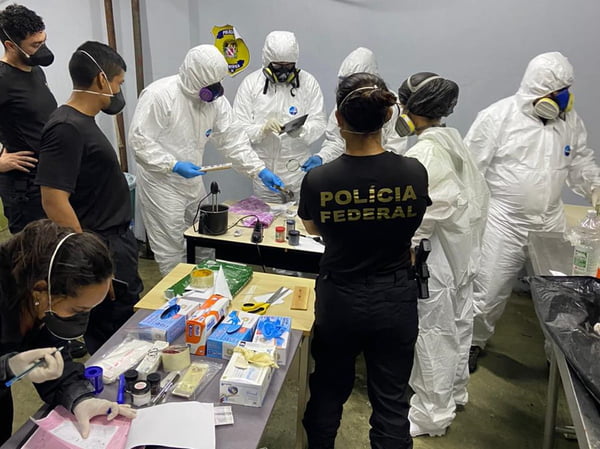 PF não estima prazo para identificar corpos encontrados em barco