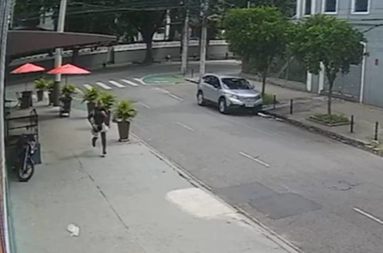 VÍDEO: Bombeira é baleada durante tentativa de assalto no RJ