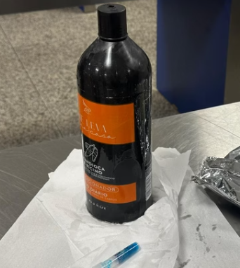 Cocaína líquida dentro de embalagem de shampoo é apreendida no Aeroporto de Brasília