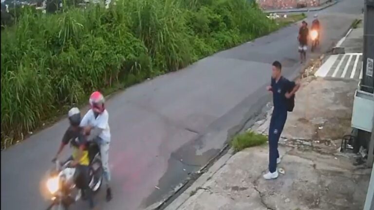 VÍDEO: Assaltantes rendem pedestres em rua deserta de Manaus