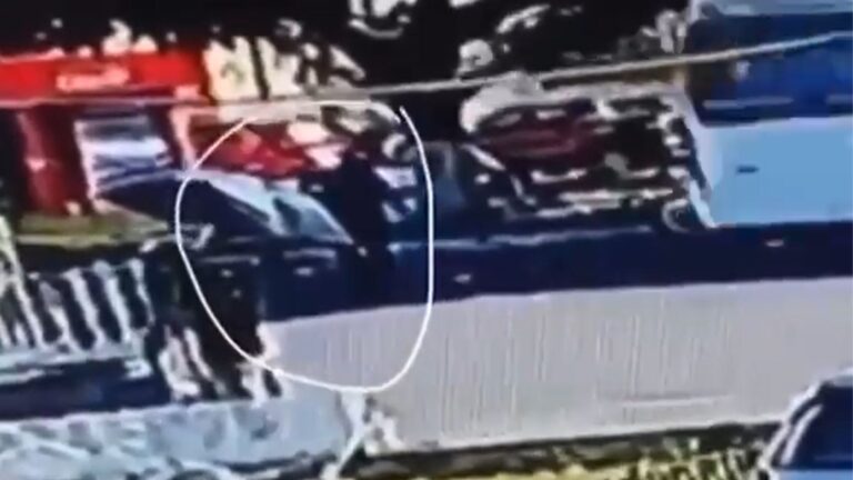 VÍDEO: Idoso morre atropelado por ônibus quando atravessava rua, em Manaus