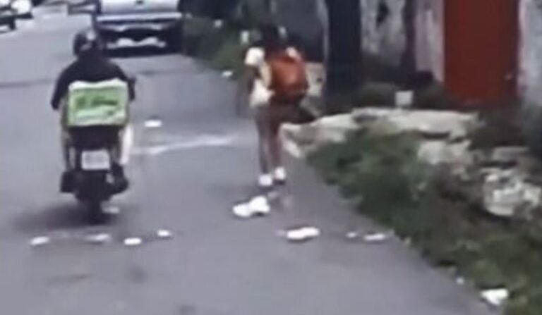 VÍDEO: Motociclista passa mão nas partes íntimas de jovem, em Manaus