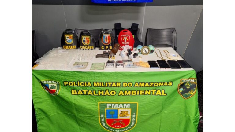 Casal é preso com arma, drogas e munições em comunidade de Barcelos, no AM