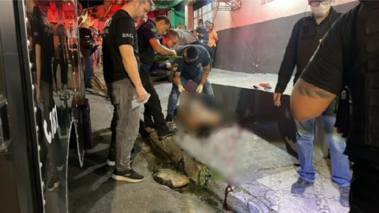 VÍDEOS: ‘Churrasco’ é executado no meio da rua e mãe suplica: “Eu quero meu filho’
