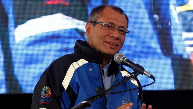 Policiais invadem embaixada mexicana em Quito e prendem ex-vice-presidente do Equador