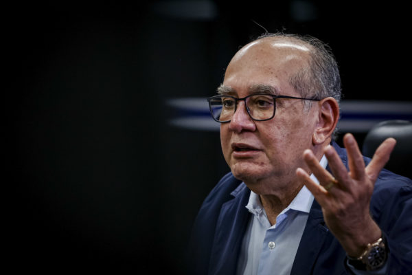 PF aponta servidor do INSS como responsável por ofender Gilmar Mendes em aeroporto de Lisboa