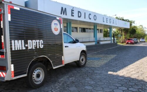 Corpo da travesti foi levado para a sede do IML