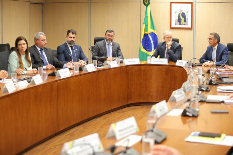 Wilson Lima se reúne com ministros e pede apoio para antecipar estratégias para diminuir impactos da estiagem de 2024