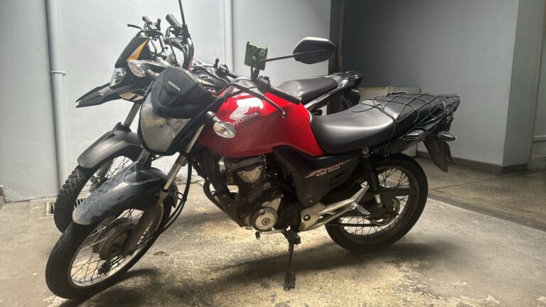 Dupla é presa por roubar farmácias no bairro Flores, em Manaus