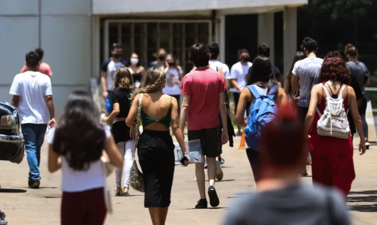 ENEM 2024: Prazo para pedir isenção da taxa de inscrição termina nesta sexta (26/4)
