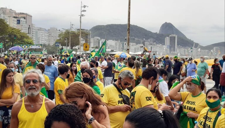 Bolsonaro convoca apoiadores para ato em Copacabana, no Rio de Janeiro