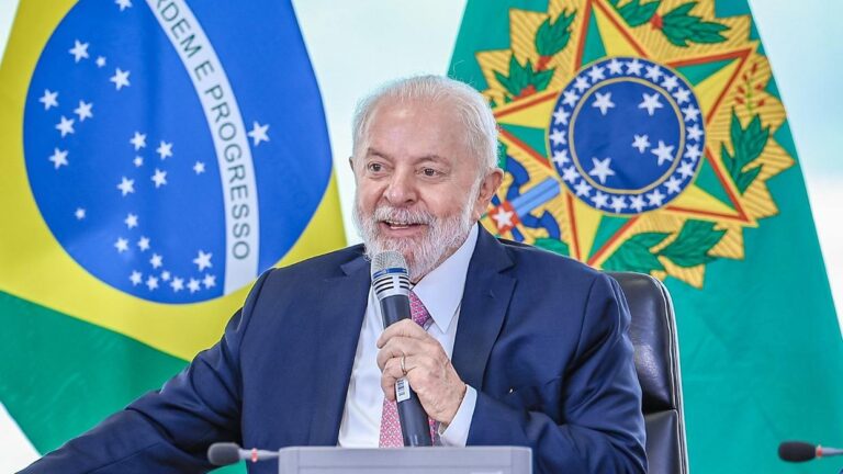 Presidente Lula discursando
