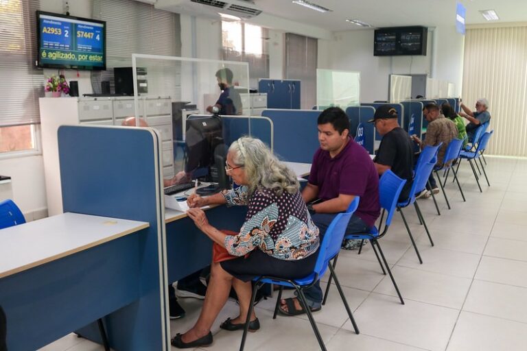 Manausprev convoca aposentados e pensionistas nascidos em abril para recadastramento