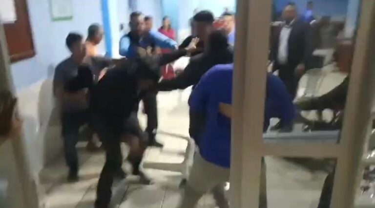 VÍDEO: Vereadores saem no ‘soco’ dentro de câmara municipal, no interior do AM