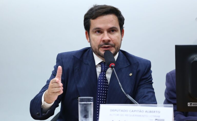 Capitão Alberto Neto preside audiência pública sobre regulamentação dos trabalhadores de aplicativo