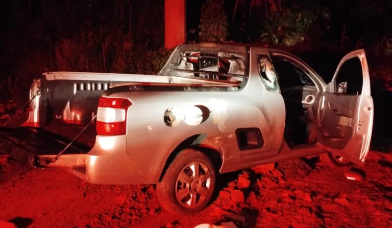 VÍDEO: Motorista é espancado após bater em carros e motos próximos a bar, em Manaus