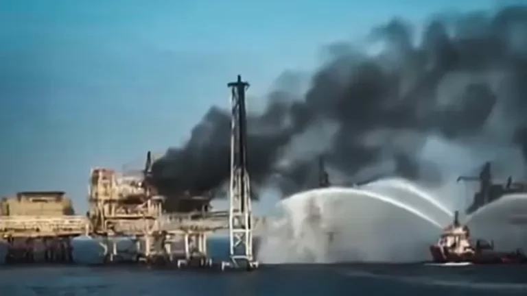 VÍDEO: Trabalhador morre e 13 ficam feridos em incêndio em plataforma de petróleo, no México