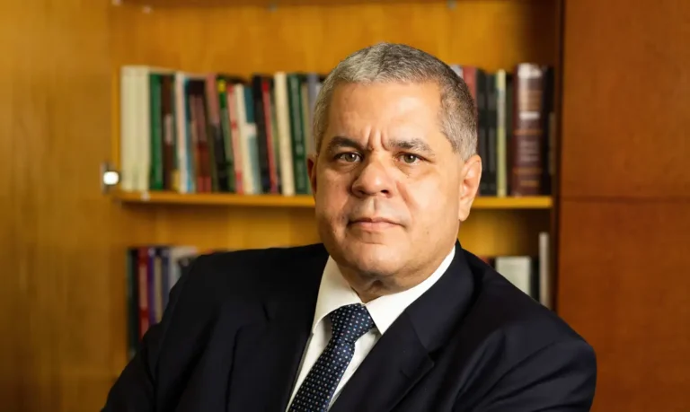 Lula indica advogado Antônio Fabrício Gonçalves, ligado ao Prerrogativas, para vaga no TST