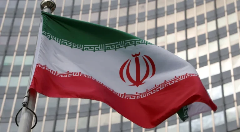 Explosões são ouvidas próximas a aeroporto no Irã, diz agência iraniana