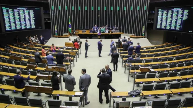CCJ aprova projeto para impedir invasor de terra de ter benefícios do Governo