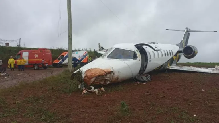 VÍDEO: Avião da Cimed sai da pista durante pouso em Erechim (RS)