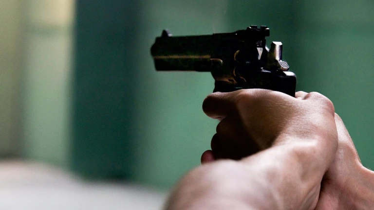 Pais de adolescente que cometeu chacina nos EUA são condenados à prisão
