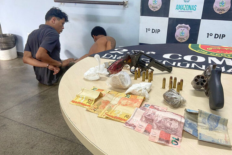 Dupla é presa com armas, drogas e dinheiro na zona Centro-Sul de Manaus
