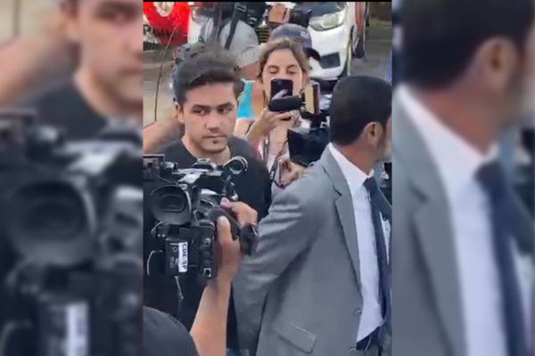 Dono de Porsche envolvido em acidente que matou motorista se apresenta à polícia