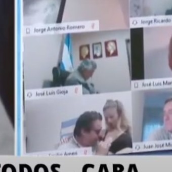 Na Argentina, ex-deputado que beijou seio de mulher em sessão é condenado à prisão Na Argentina, ex-deputado que beijou seio de mulher em sessão é condenado à prisão