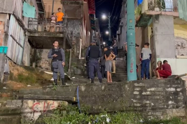 Homem é encontrado sem vida em escadaria, na zona Sul de Manaus
