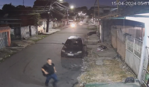 VÍDEO: Em Manaus, homem consegue escapar de assaltantes em moto