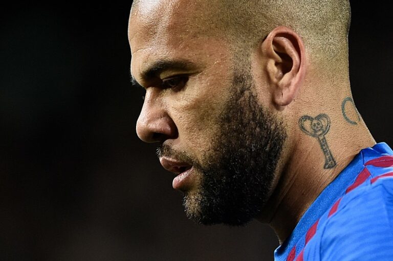 Justiça de SP procura Daniel Alves por dívida de R$ 83 mil em aluguel