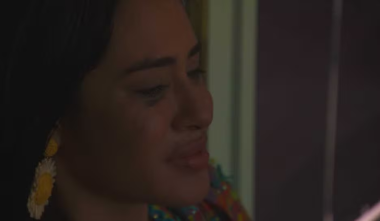 Isabelle chora após discussão de Alane e Beatriz