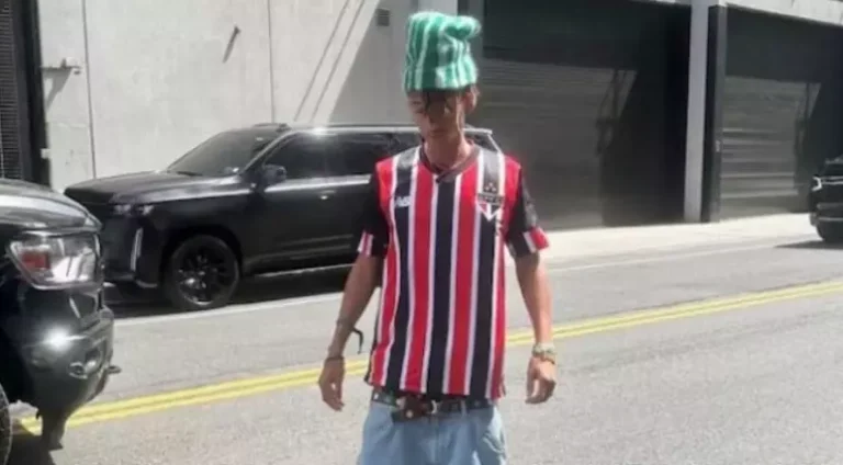 Jaden Smith, filho de Will Smith, veste camisa do São Paulo e provoca reações nas redes sociais Jaden Smith, filho de Will Smith, veste camisa do São Paulo e provoca reações nas redes sociais
