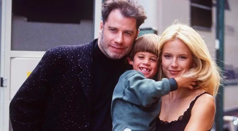 John Travolta publica foto homenageando filho que faleceu em 2009